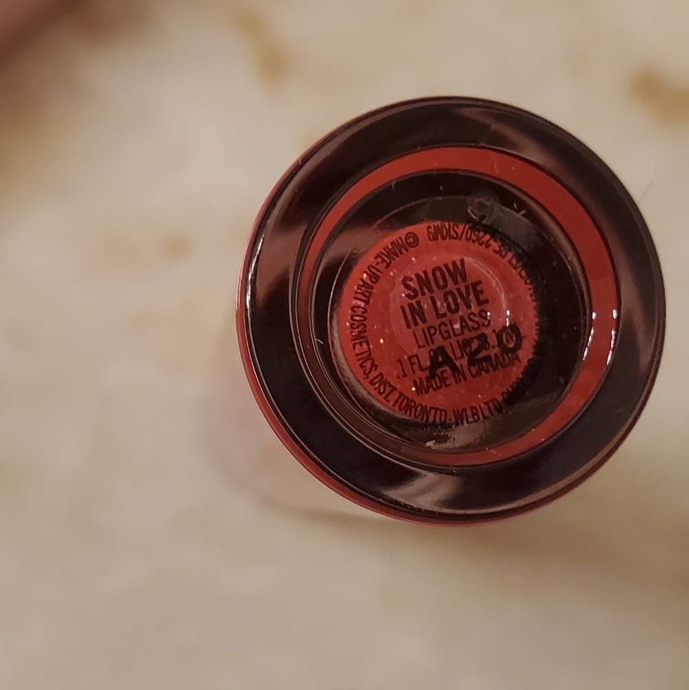 MAC LIPGLASS- SNOW IN LOVE ๐ฅฐ - Picture 8 of 10